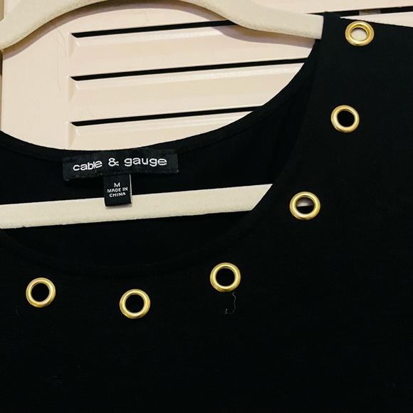 Cable & Gauge Ladies Size Medium Short Sleeve Cold Shoulder Top in Black. - Picture 4 of 8